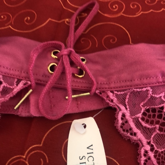 Victoria’s Secret garter belt XS NWT fushia in color - Picture 3 of 5